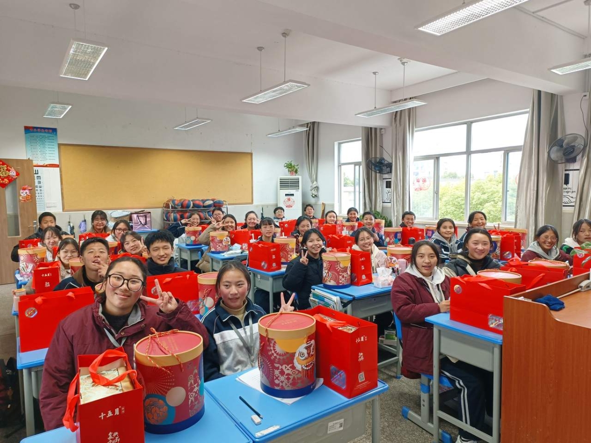 诸暨援藏班190名孩子在海亮天马实验学校过上别样新年